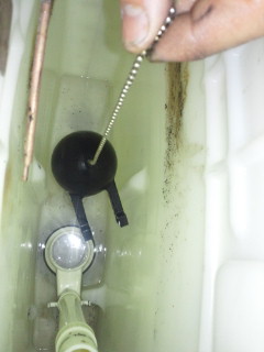 トイレ水漏れ｜札幌市　厚別区　厚別西｜トイレタンクの水漏れ　￥８，４００