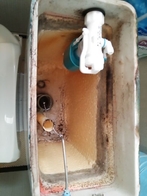 水漏れ修理｜札幌市　北区｜トイレタンクの水漏れ　￥１３，６５０