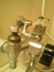 水道修理｜札幌市　豊平区　美園｜浴室蛇口の水漏れ修理　￥３，５００税込