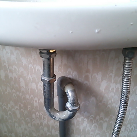 水道修理｜札幌市　中央区　宮の森｜洗面排水の水漏れ修理　￥８，６４０税込