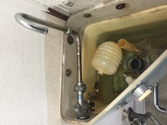 水道修理｜石狩市　花川北｜トイレの水漏れ修理　￥１６，２００税込