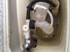 水道修理｜札幌市　東区　東苗穂｜トイレの水漏れ修理　￥８，６４０税込
